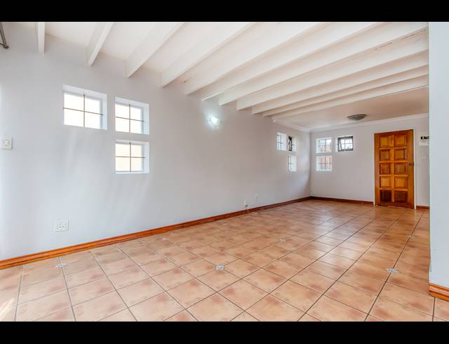 2.5 BEDROOM TOWNHOUSE TO LET IN PARKMORE